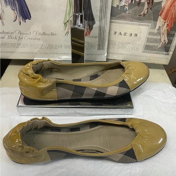 Burberry Nova Flats - Picture 4 of 9